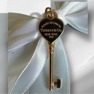 💯 Authentic Tiffany and Co. 18k Rose Gold Return to TIffany Heart Key Pendant
